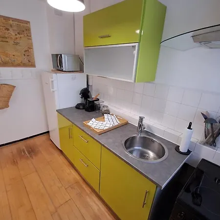 T2 Vue A 100m De La Avec Parking Prive Apartment *